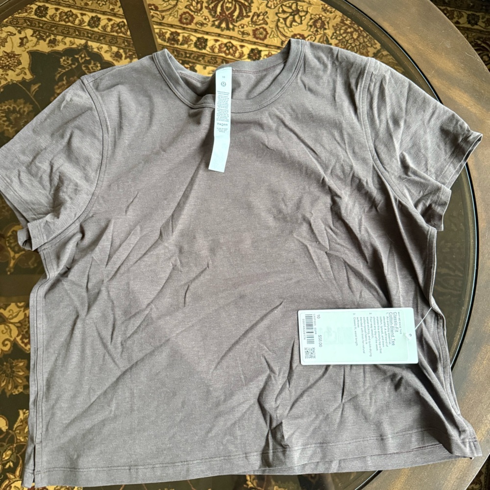 lululemon athletica Short Sleeve Tee in Taupe Brown